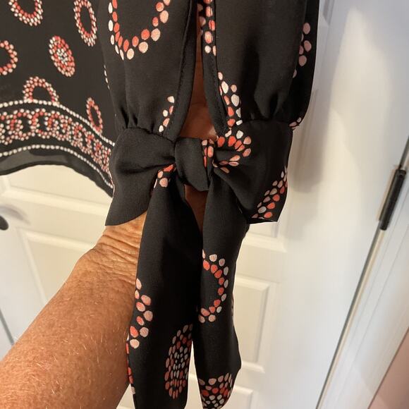 Nine West Black Multicolor 3/4 Sleeve Tie Wrist Tunic Top L - Picture 3 of 6